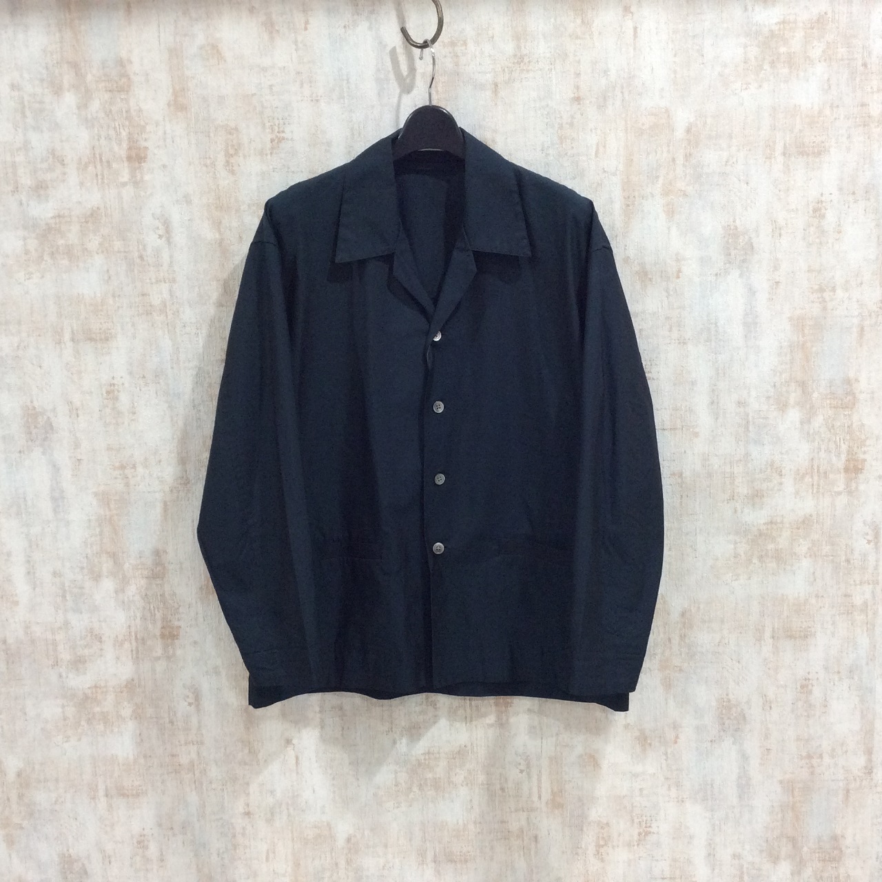 オーラリーのFINX SILK CHAMBRAY SHIRTS JACKETは人気も高いアイテム