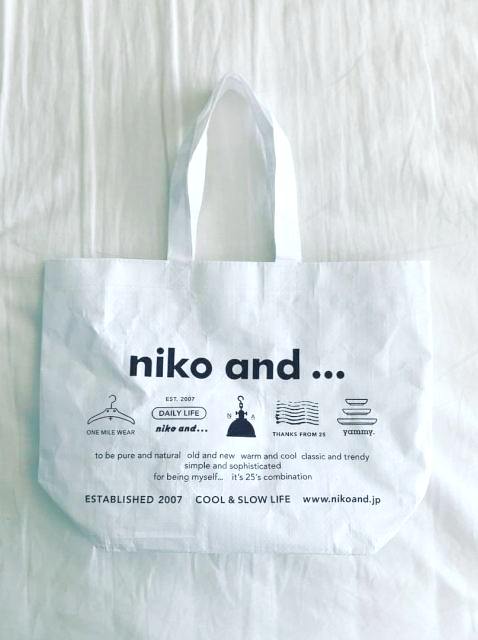 niko and...(ニコアンド)のショッパー