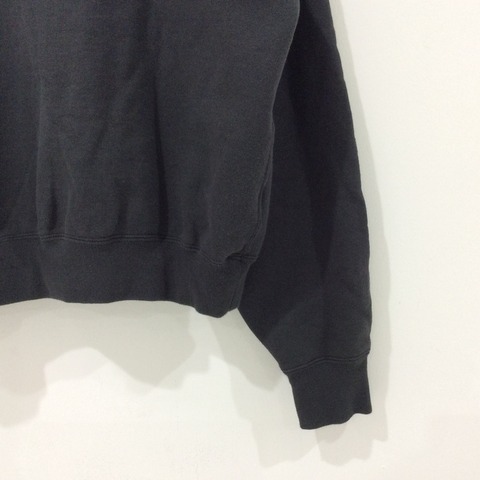 オーラリーのSUPER SOFT SWEATの袖部分